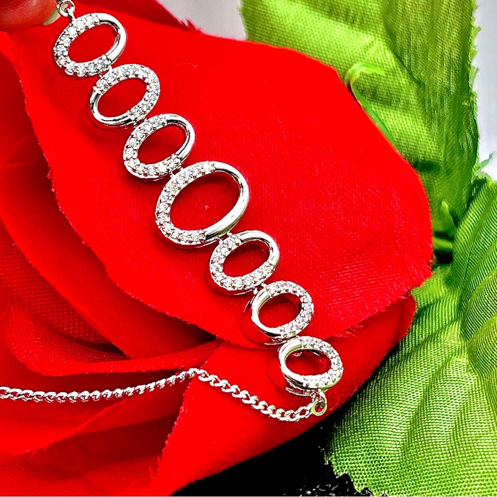 NWOT White Gold Plated Adjustable Pavé Oval Links Bracelet w/ Simulated Diamonds - Picture 1 of 6
